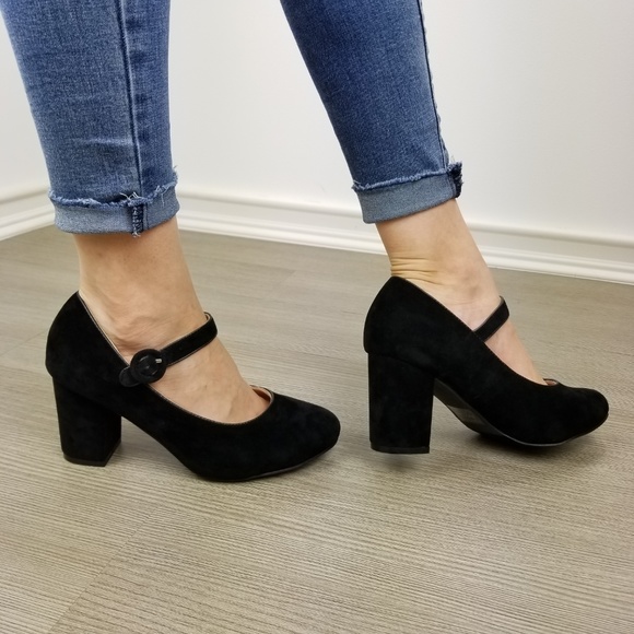 Shoes - Cute black faux suede chunky heel pumps